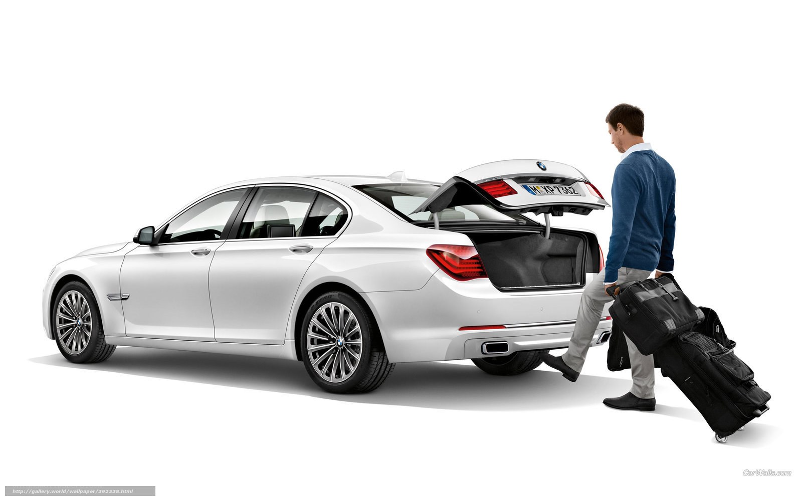 man loading luggage into car