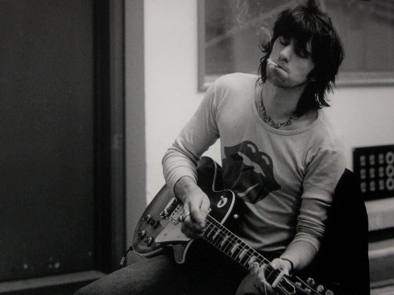man playing electric guitar