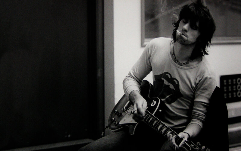 man playing electric guitar