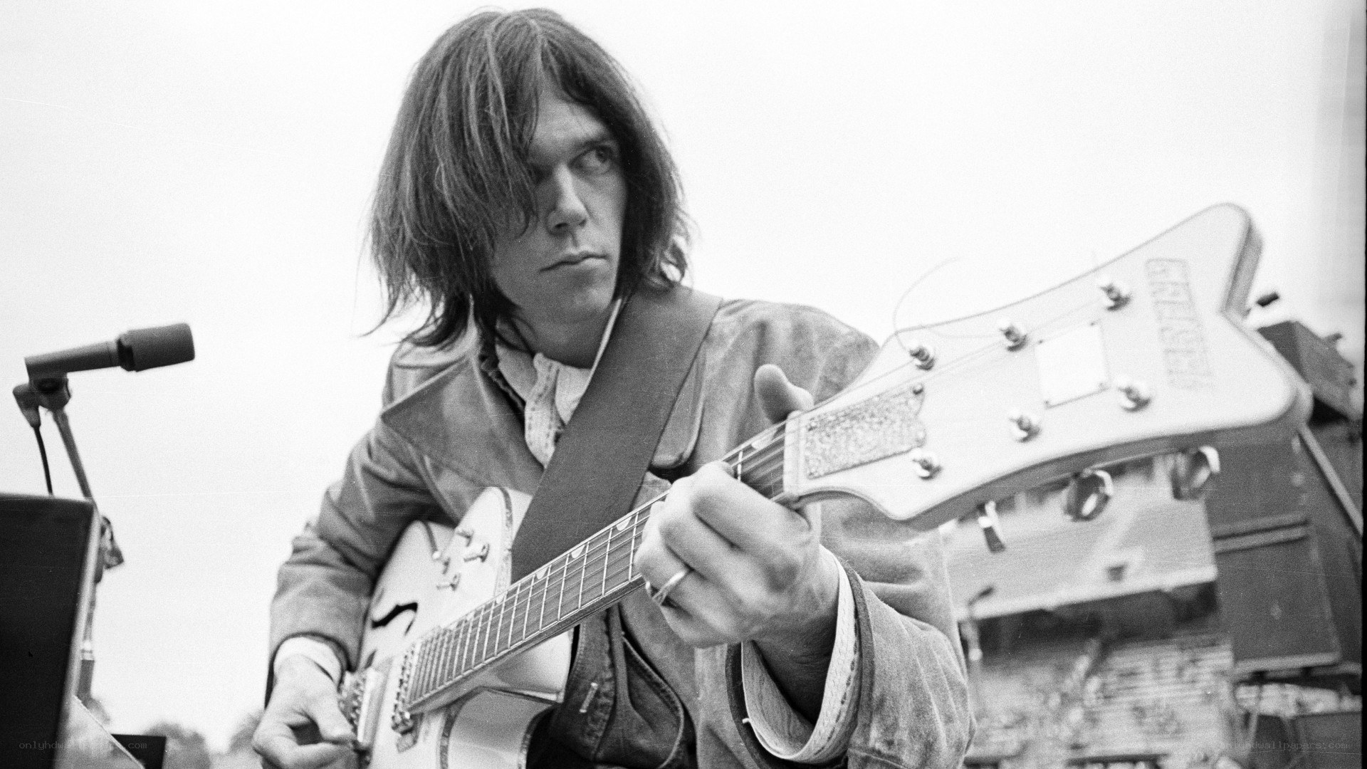 man playing electric guitar