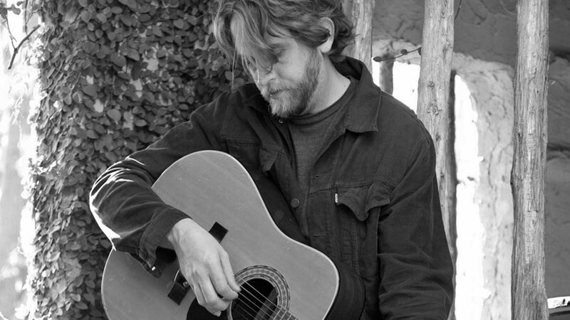 Man Playing Guitar — Black, Calm