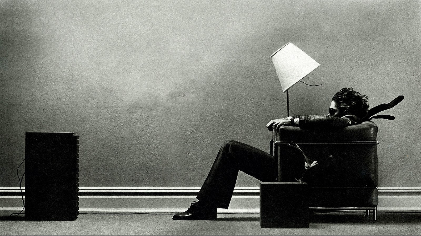 man resting in chair
