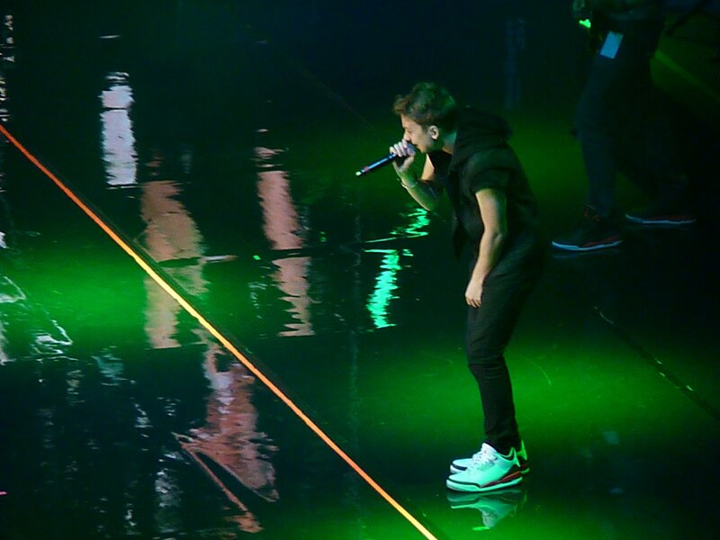 Man Singing on Stage — Green, Dark