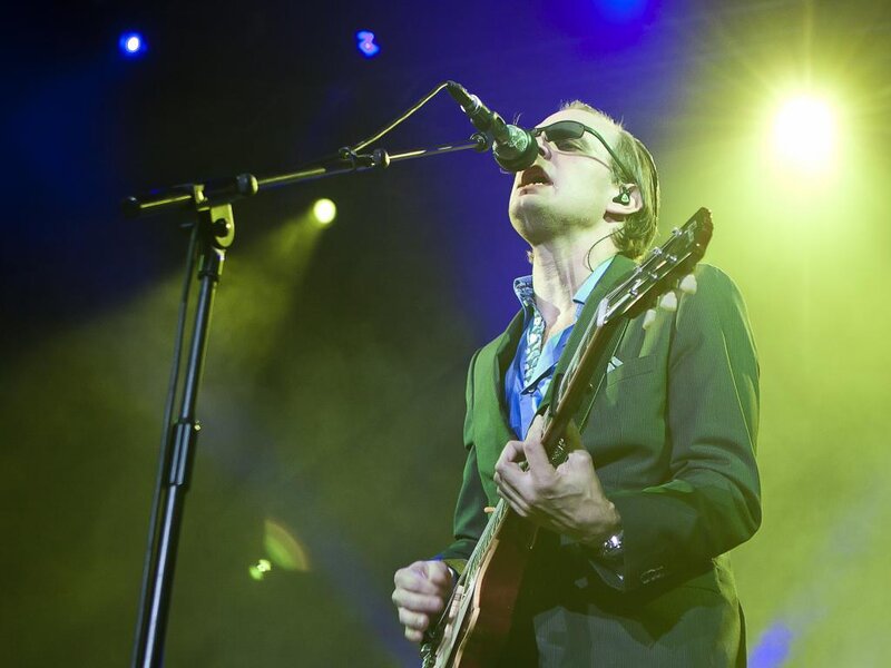 Man Singing on Stage — Green, Dramatic