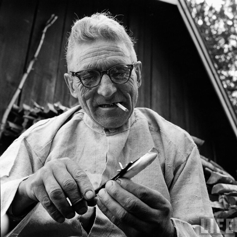 Man smoking and holding a knife