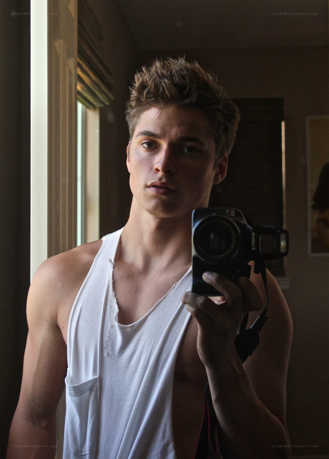 man taking mirror selfie