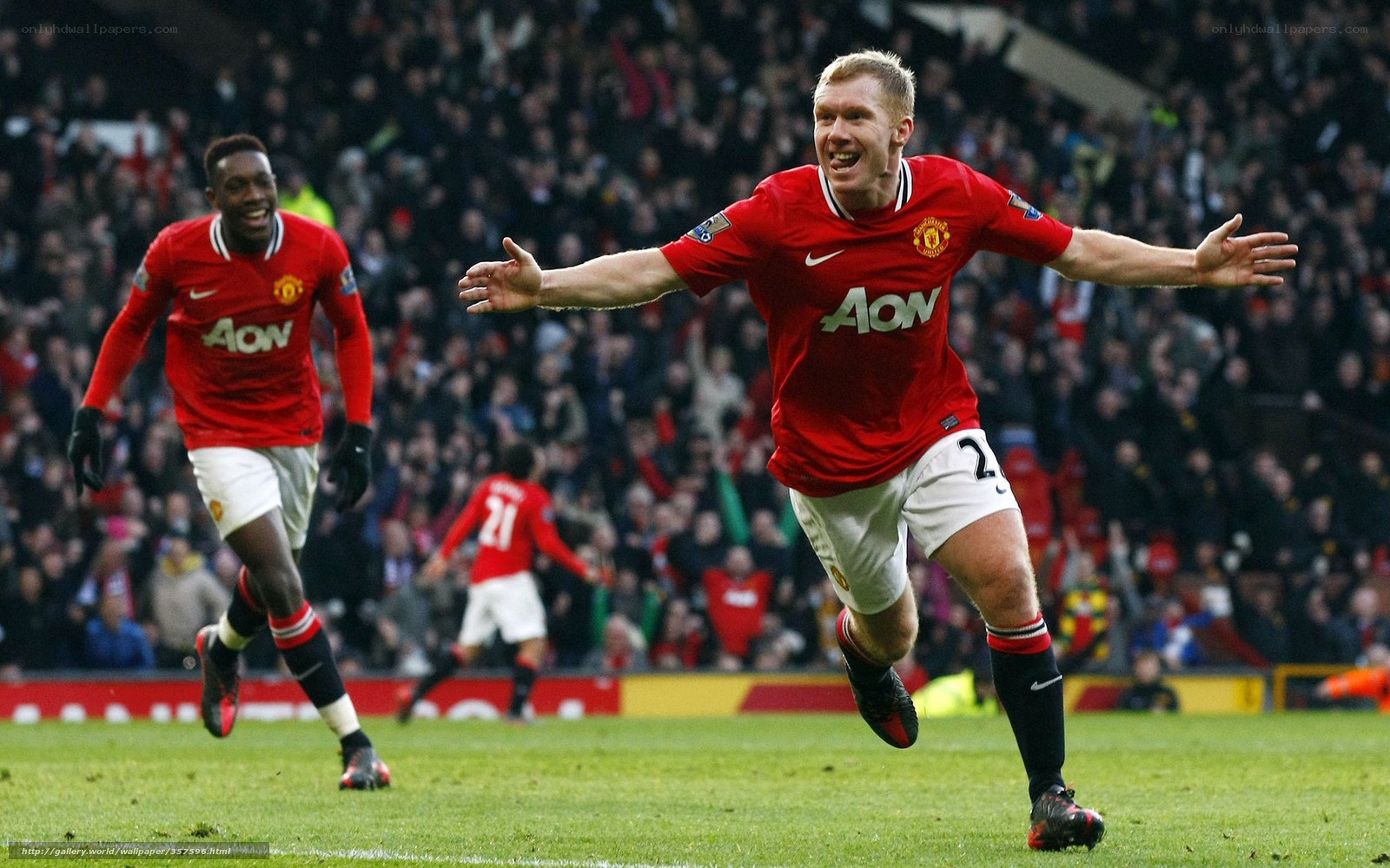 Man Utd players celebrating goal