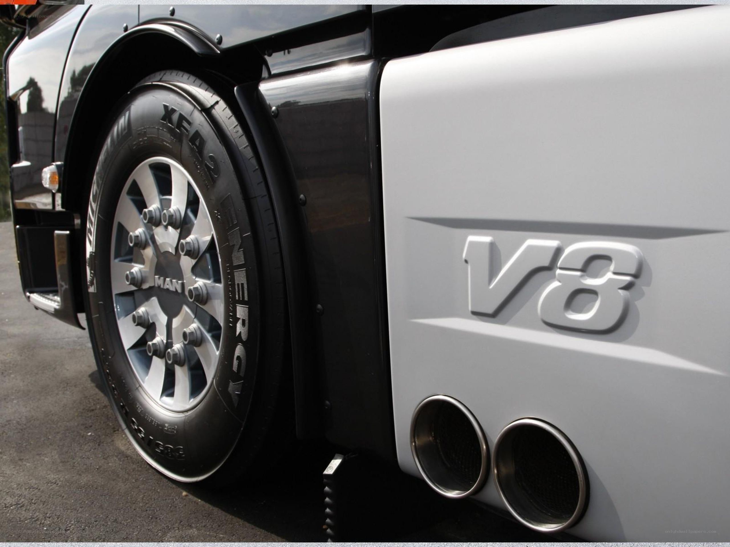 MAN V8 truck wheel