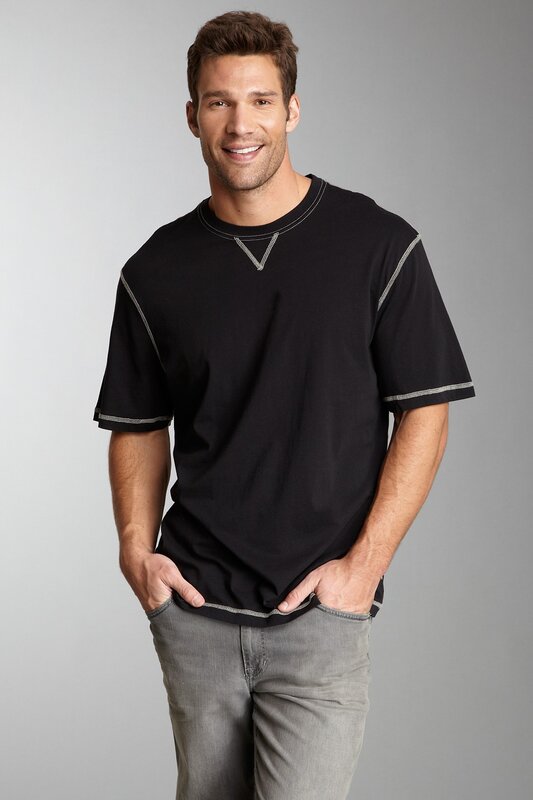 man wearing black t-shirt