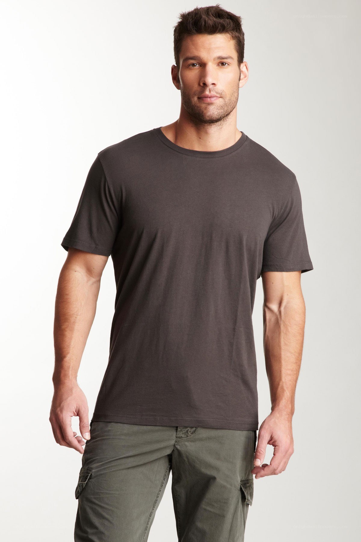man wearing brown t-shirt