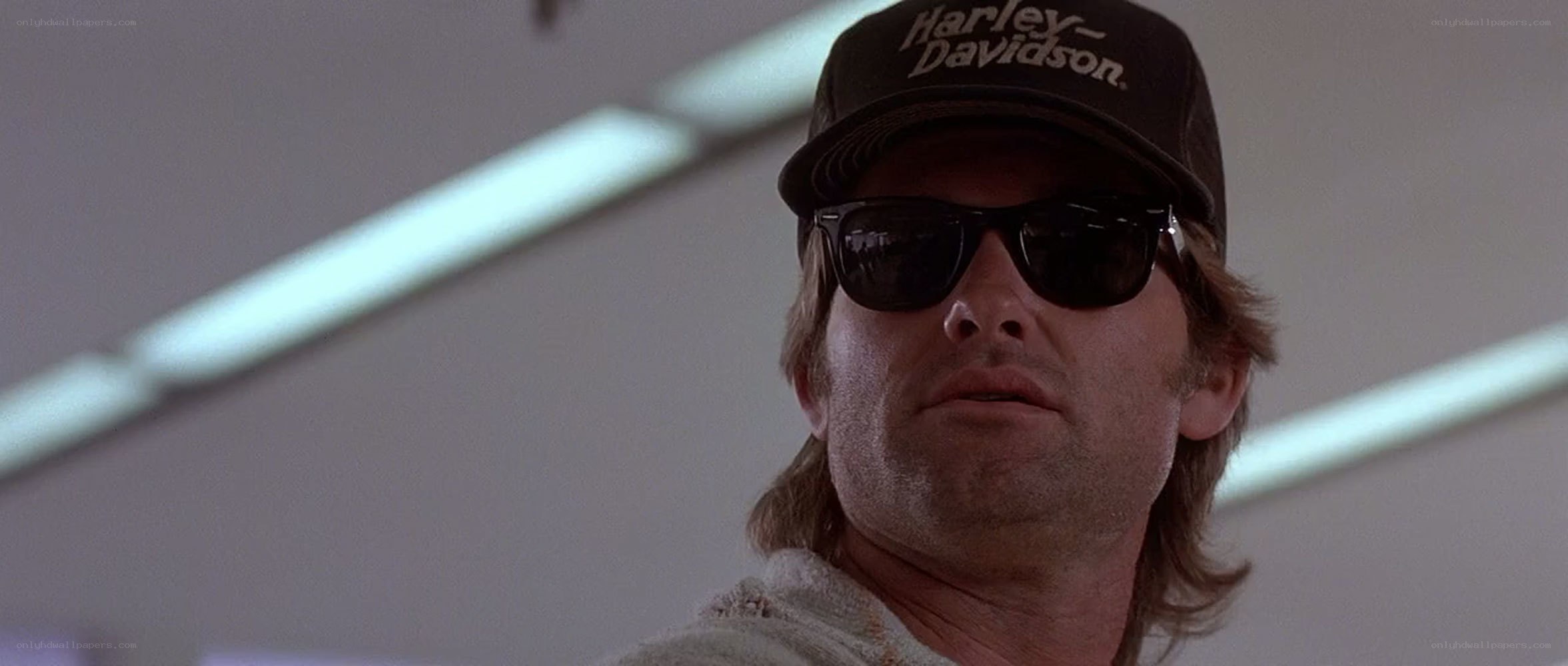man wearing harley-davidson hat