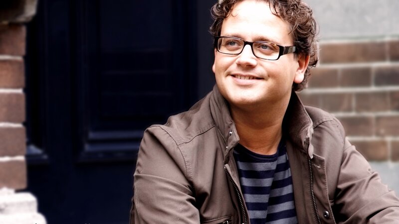 Man with Curly Hair — Brown, Neutral, Afternoon