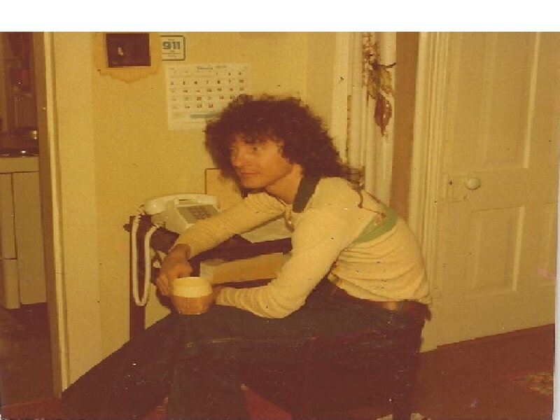 Man with Curly Hair — Yellow, Calm