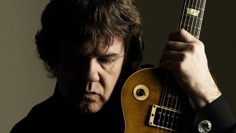Man with electric guitar