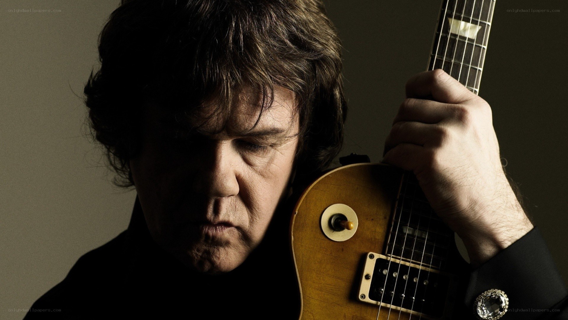 Man with electric guitar