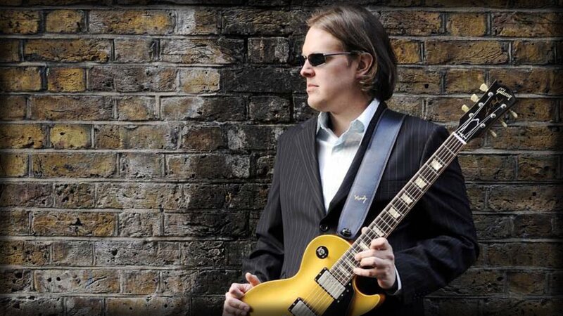 Man with Guitar — Yellow