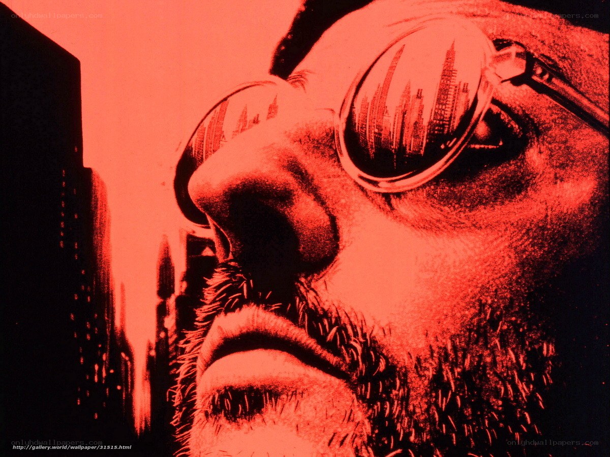 Man with sunglasses in city