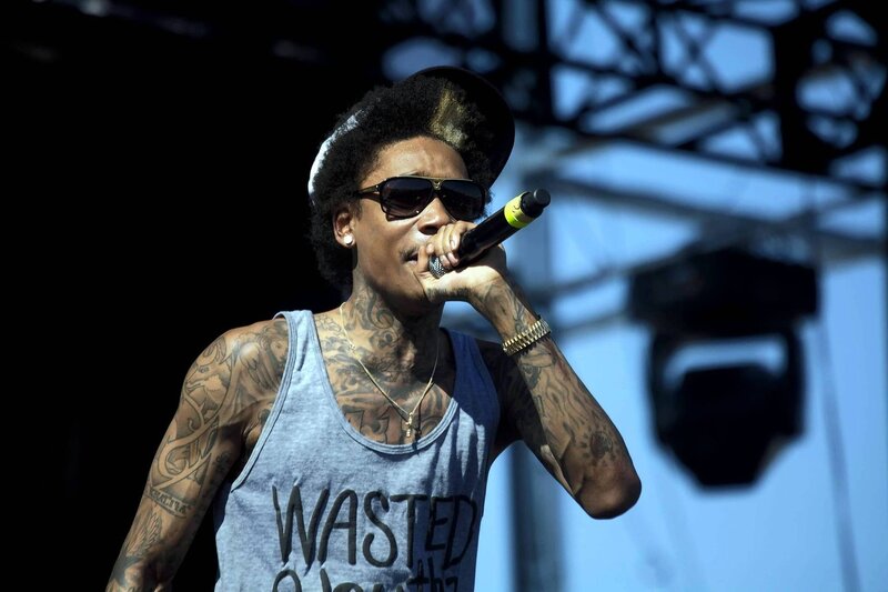 Man with Tattoos Singing — Blue, Energetic