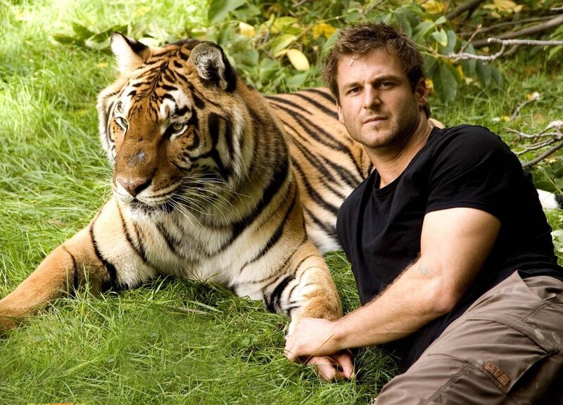 Man with Tiger in Grass — Green, Calm