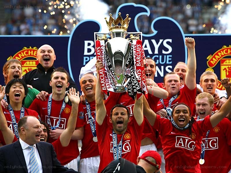 Manchester United celebrates trophy win