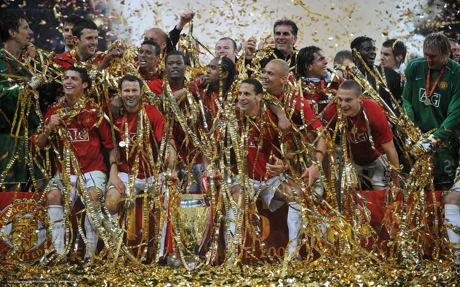 Manchester United celebrates trophy win