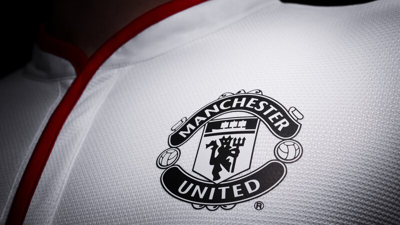 Manchester United Crest — White
