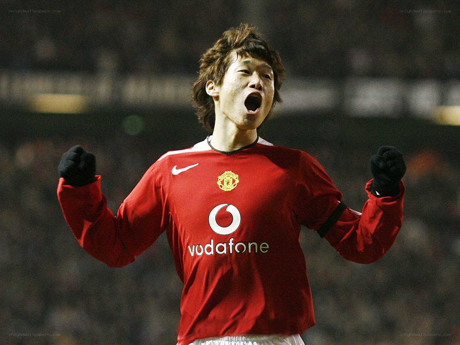 manchester united player celebrating