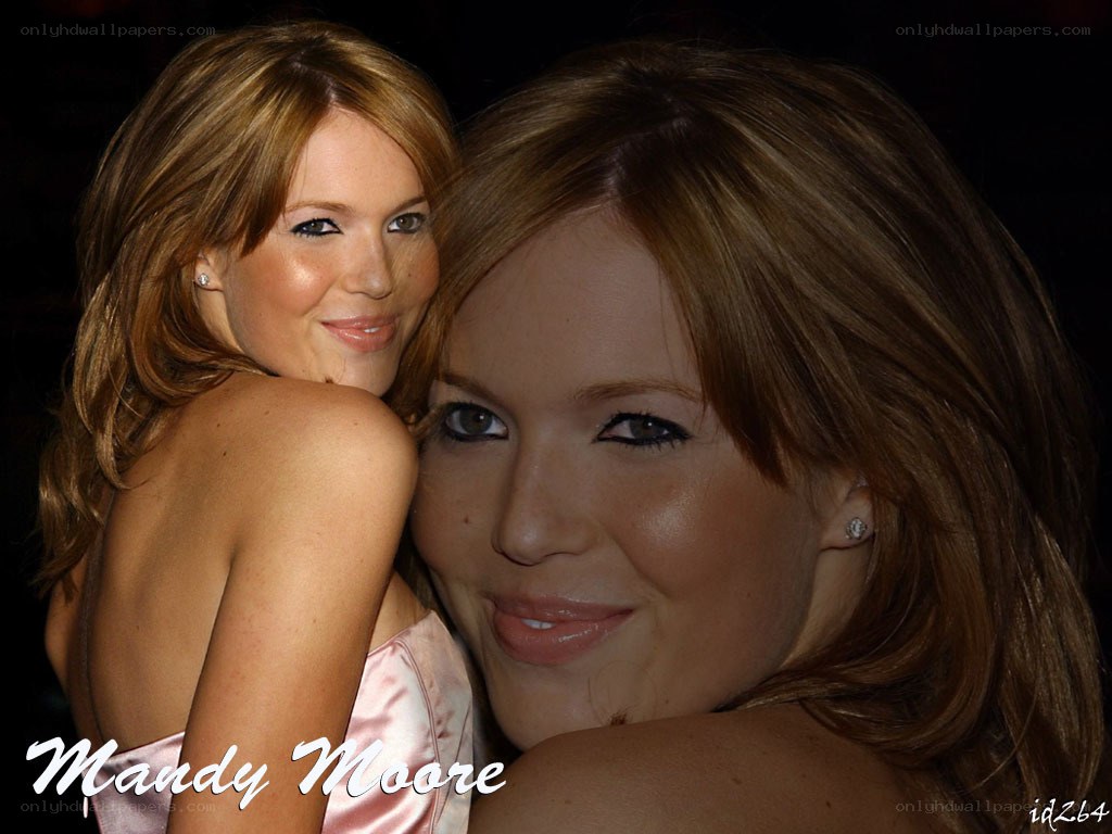 Mandy Moore at event