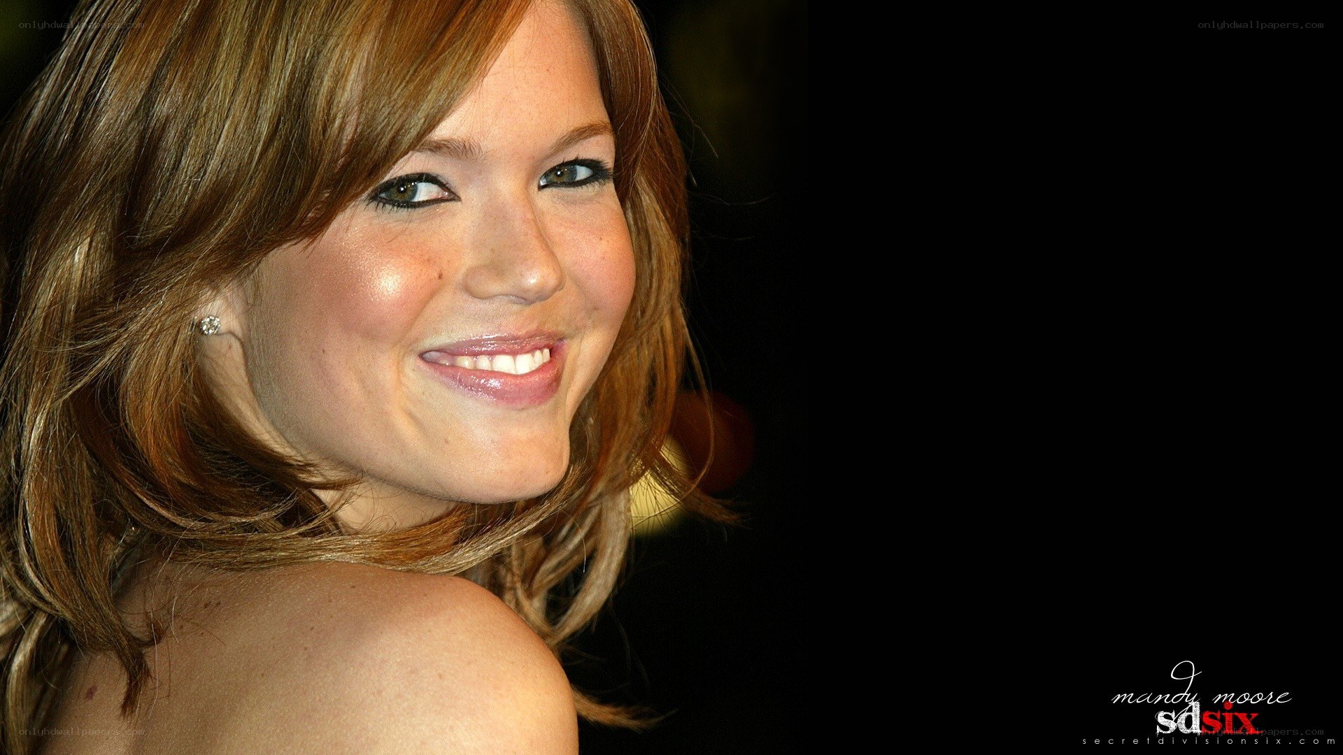 Mandy Moore smiling at event