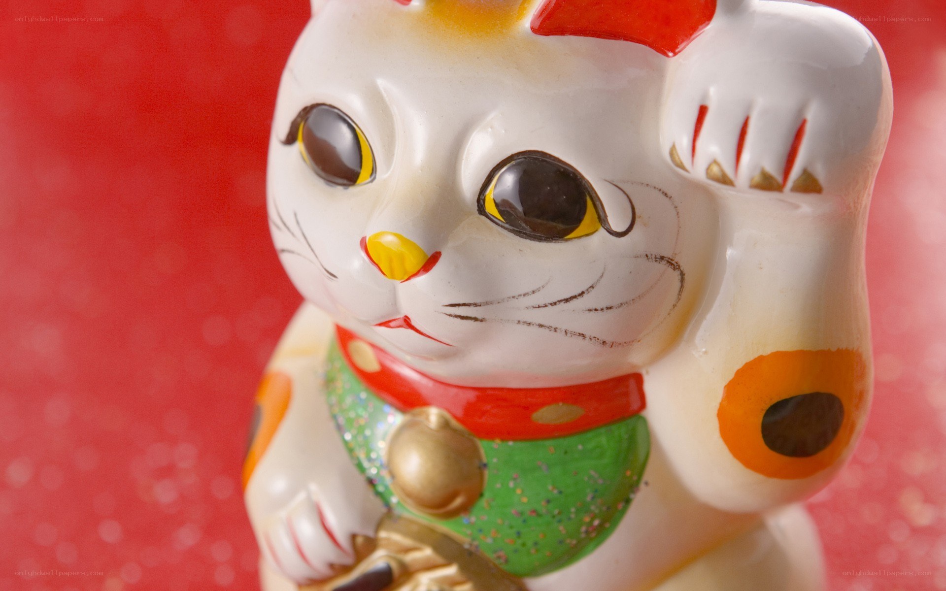 Maneki-neko figurine close-up