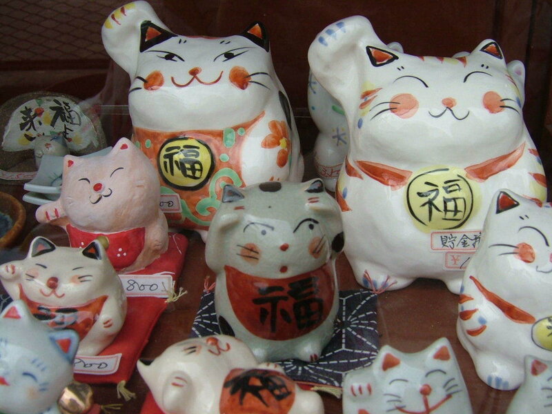 Maneki-neko figurines for sale