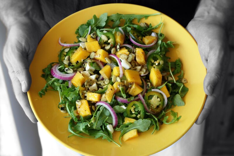 Mango salad with arugula