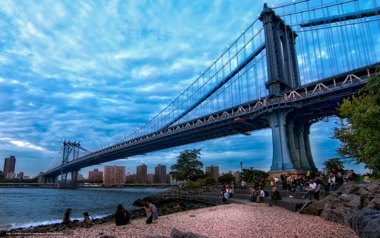 Manhattan Bridge at dusk