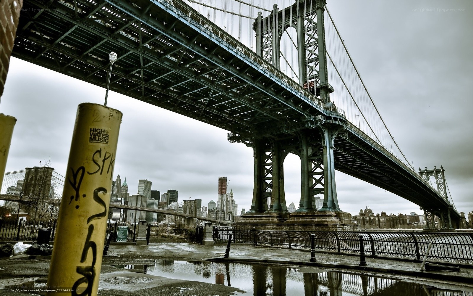 Manhattan Bridge on a cloudy day