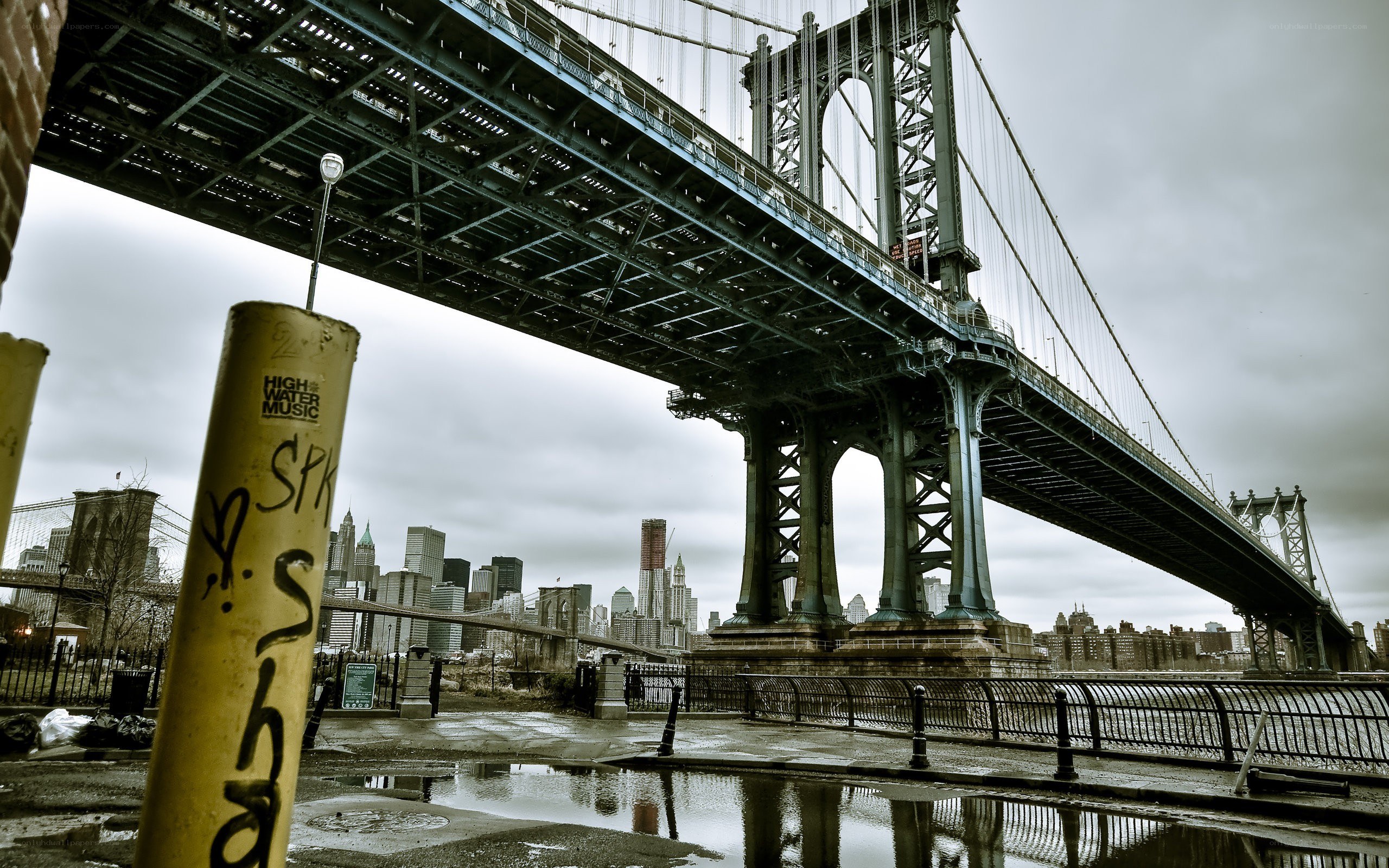 Manhattan Bridge on a cloudy day