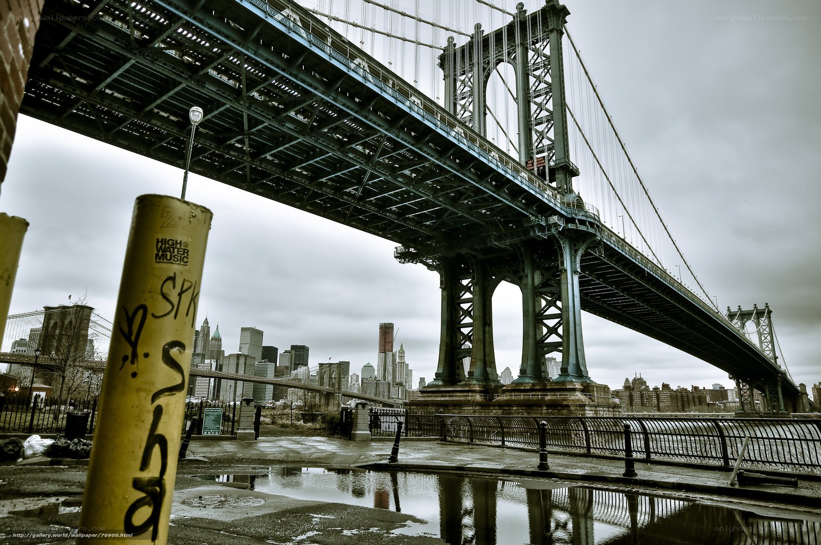 Manhattan Bridge on a cloudy day