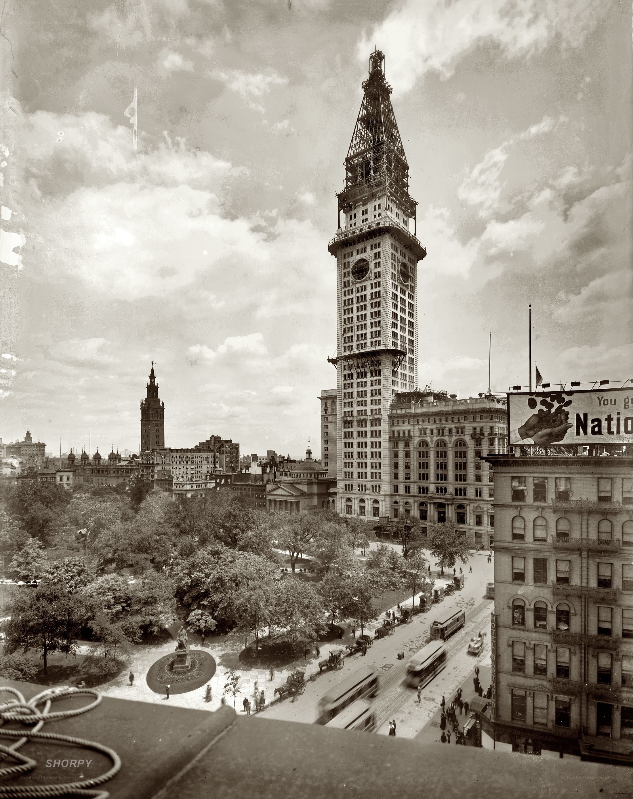 Manhattan Municipal Building under construction