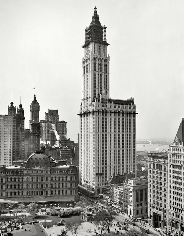 Manhattan skyscraper under construction