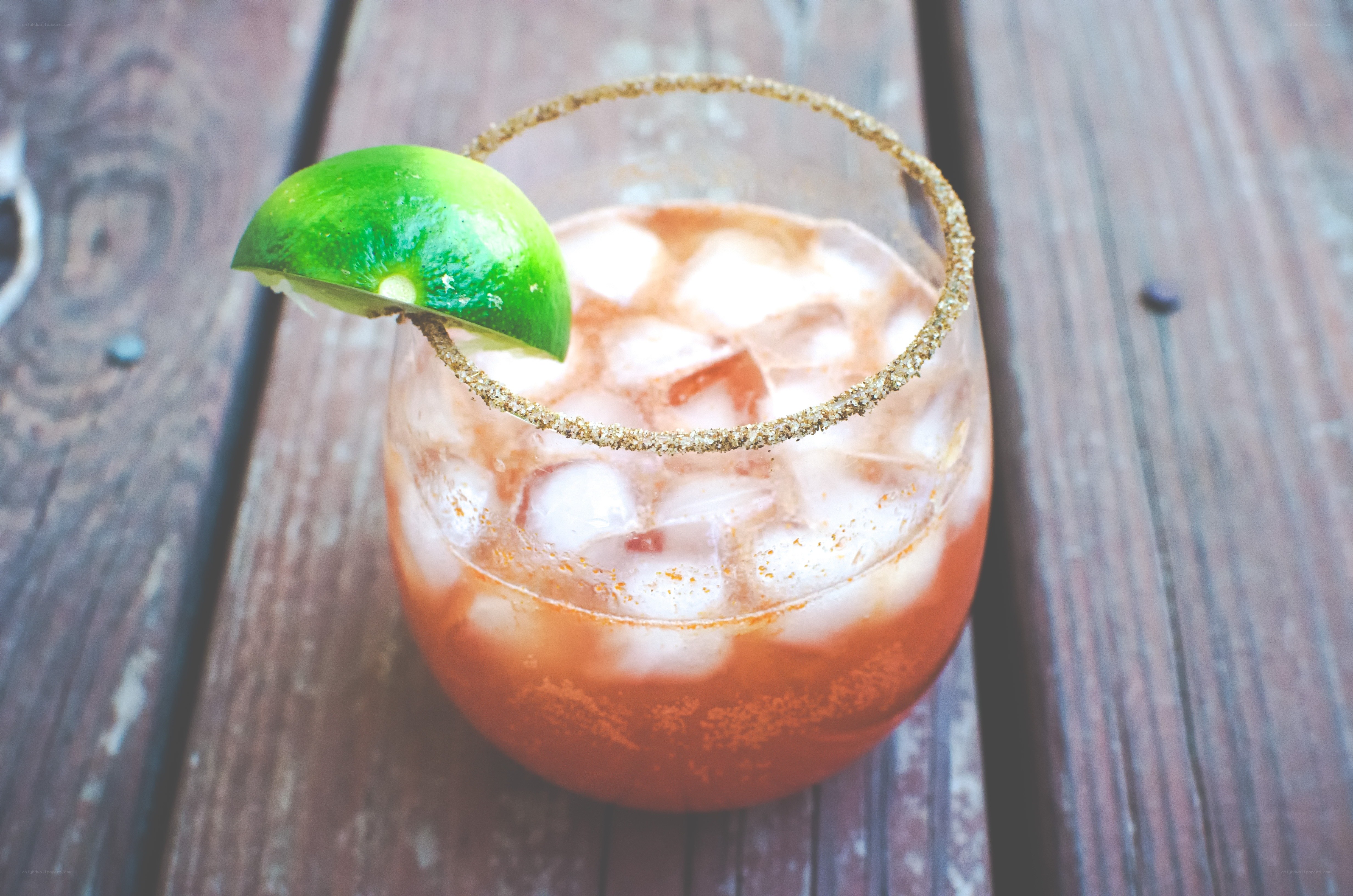 margarita with lime garnish