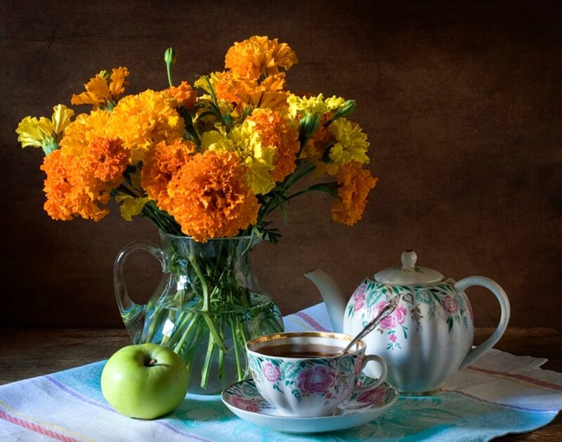 Marigolds in a Vase — Orange, Calm