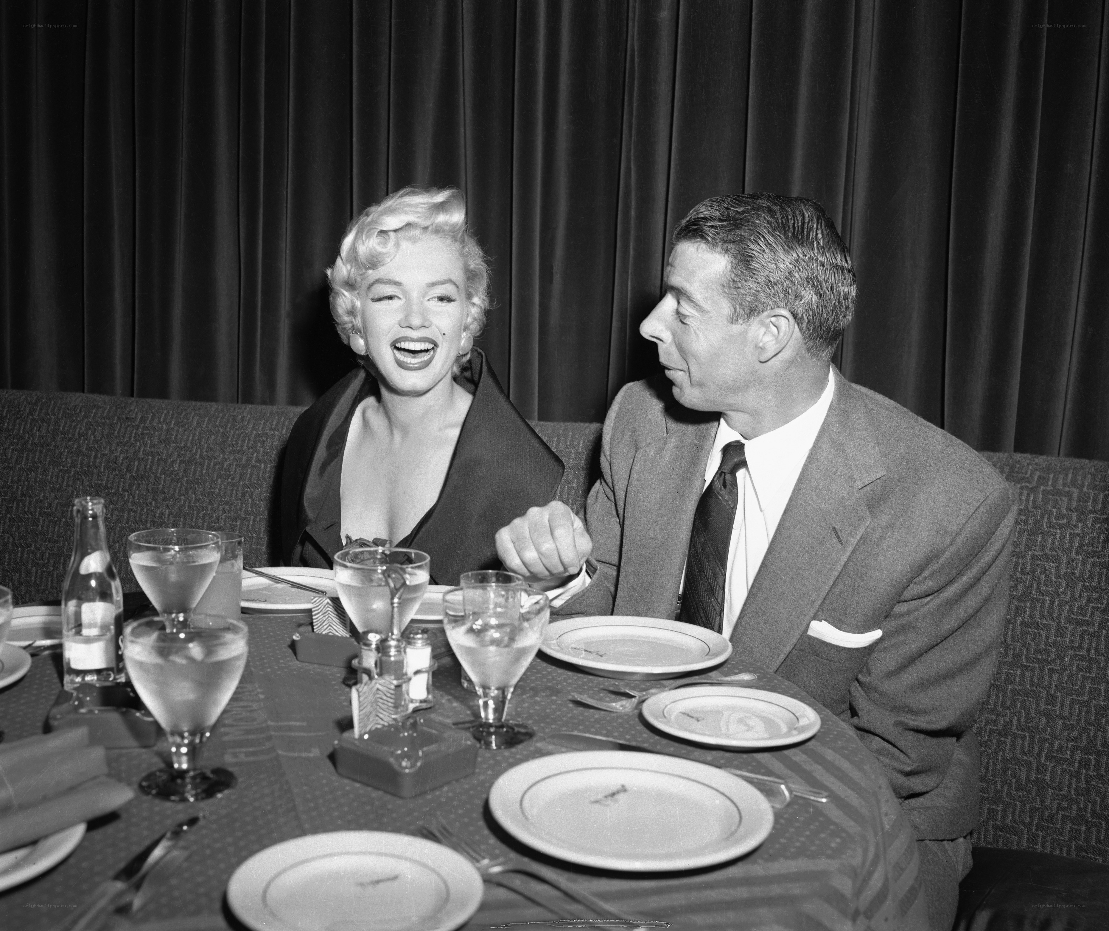 Marilyn Monroe and a man at dinner