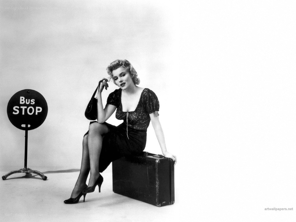 Marilyn Monroe at bus stop