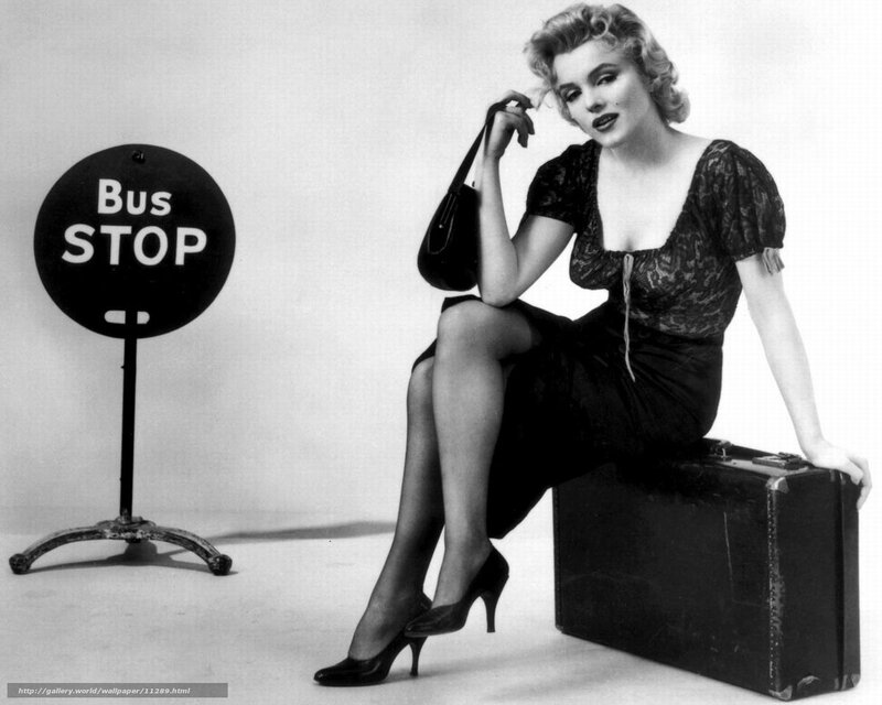 Marilyn Monroe at bus stop
