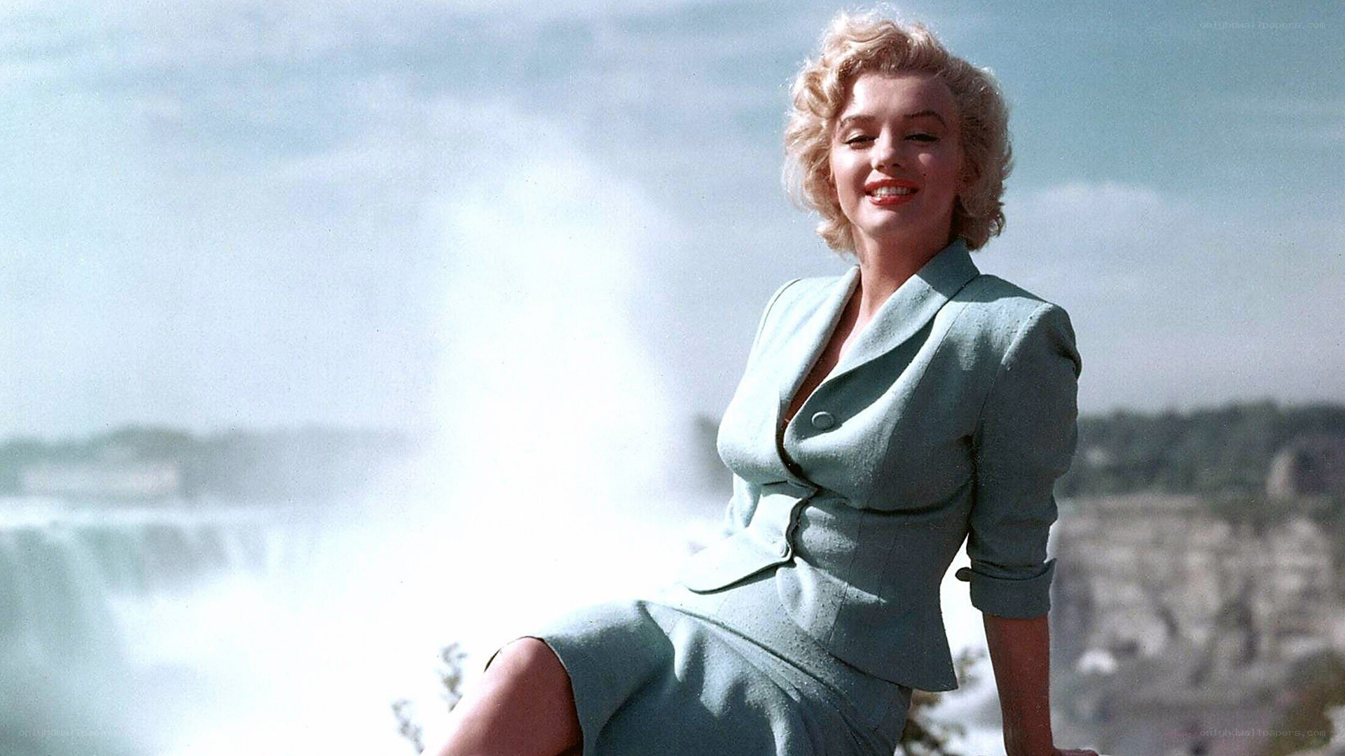 Marilyn Monroe at Niagara Falls