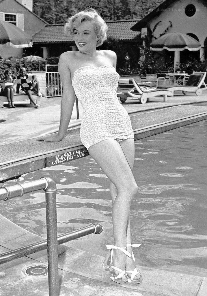 Marilyn Monroe at poolside