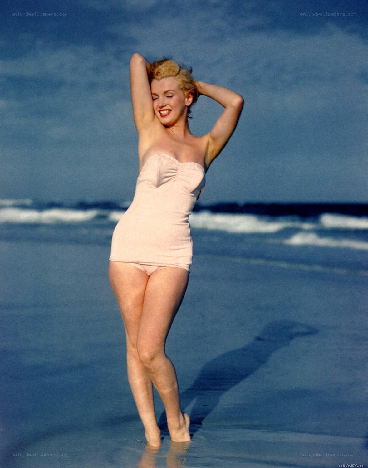 Marilyn Monroe at the beach