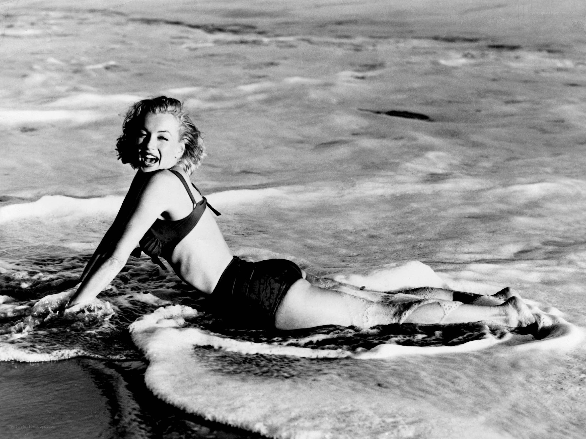 Marilyn Monroe at the beach