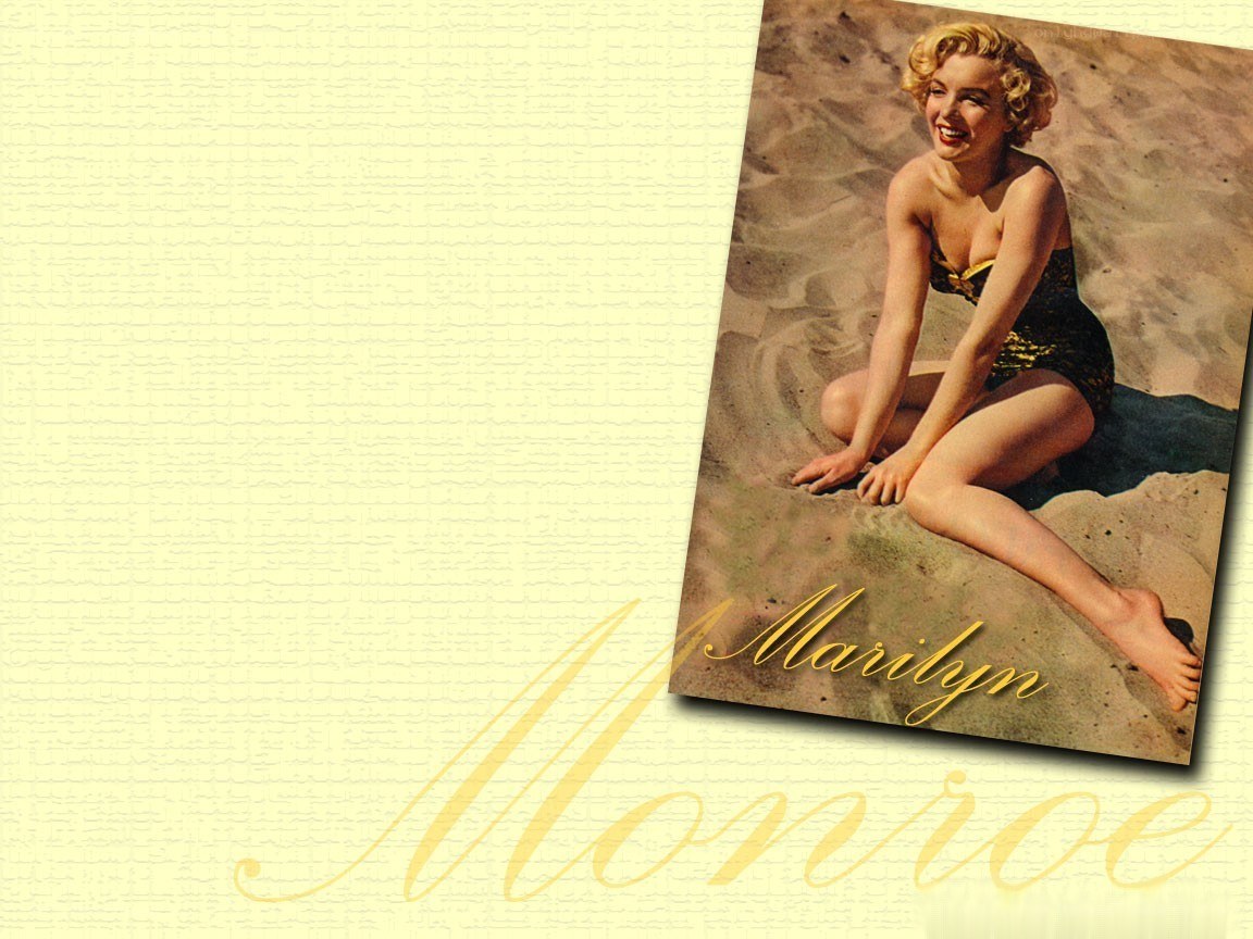 Marilyn Monroe beach photo