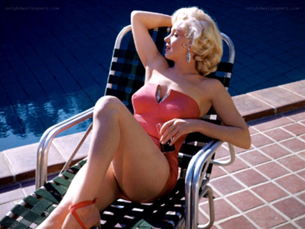Marilyn Monroe by pool