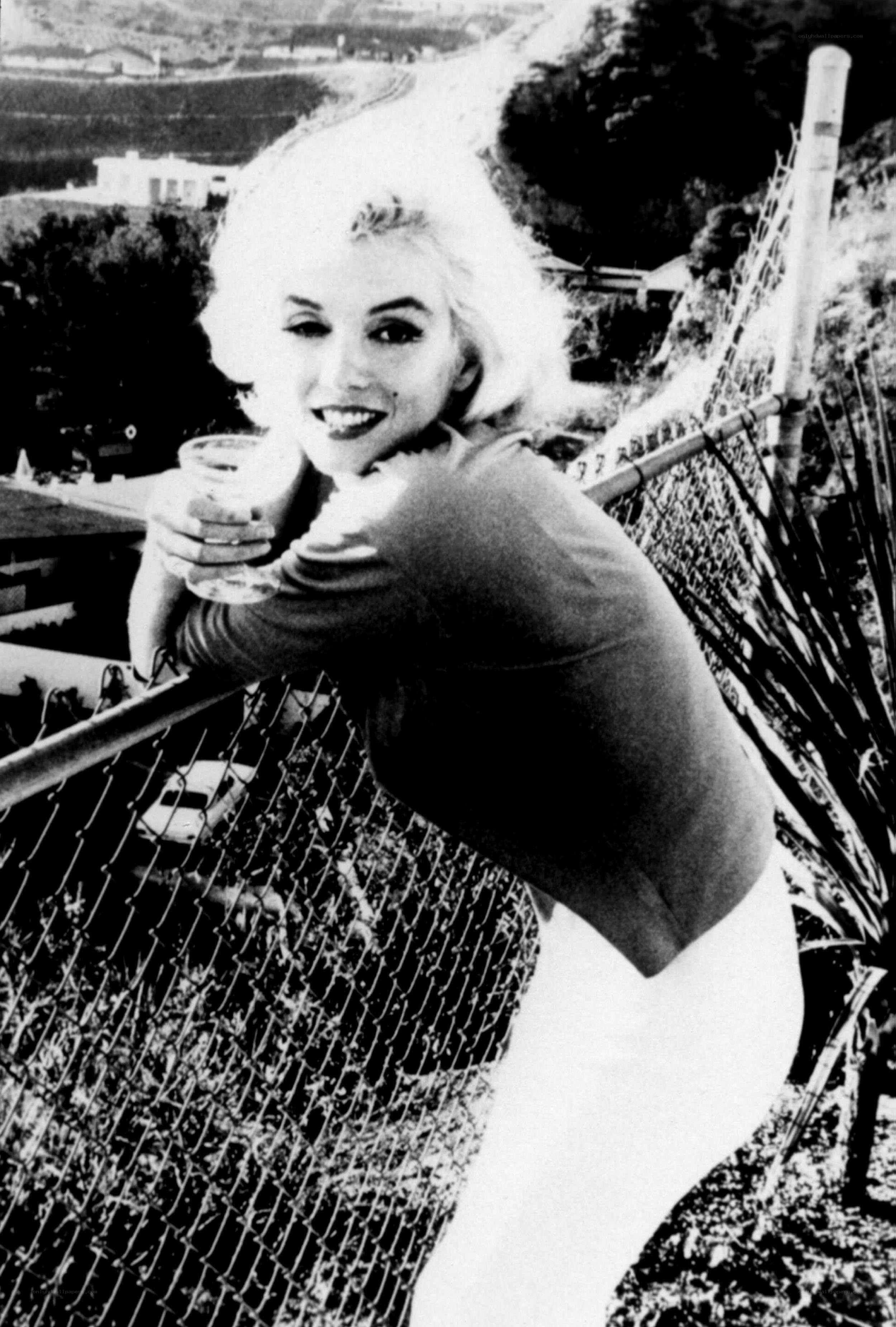 Marilyn Monroe holding drink